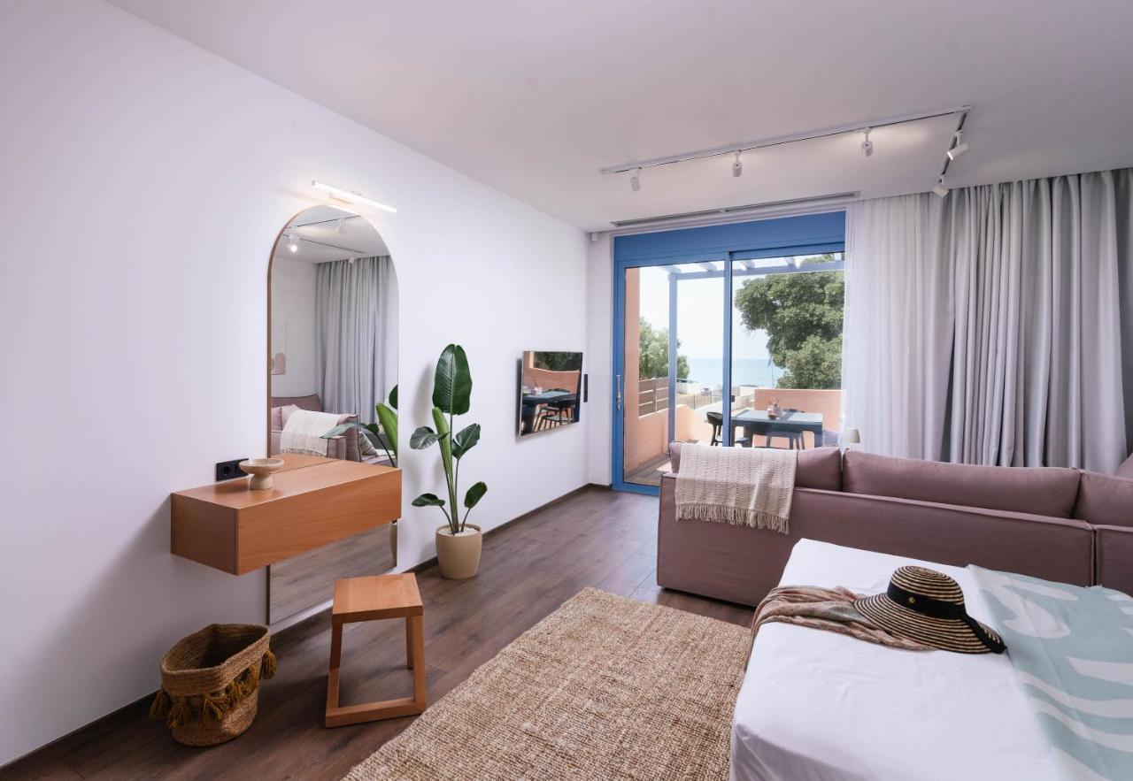 Suites De Luxe Katerina Kokkinos Pirgos Exterior photo